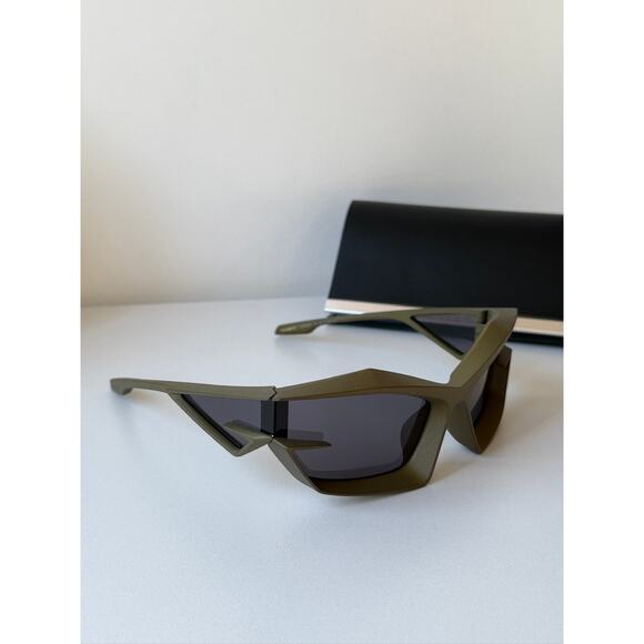NEW Givenchy GV40049U Cut Mask Khaki Green Sunglasses - Picture 6 of 8